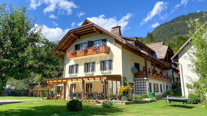 Gästehaus im Sommer