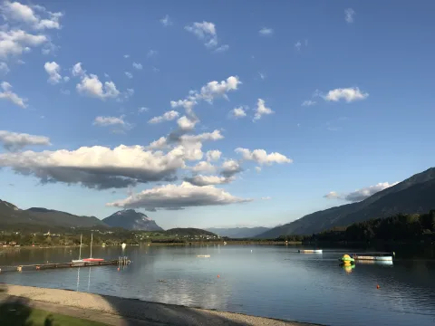 Badesee in Kärnten im Sommer
